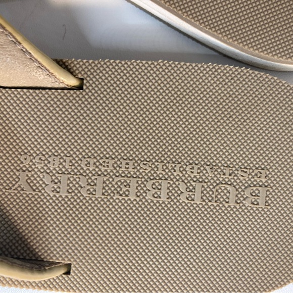 Burberry CHECK FLIP FLOP SANDALS SZ 41 - Picture 4 of 8